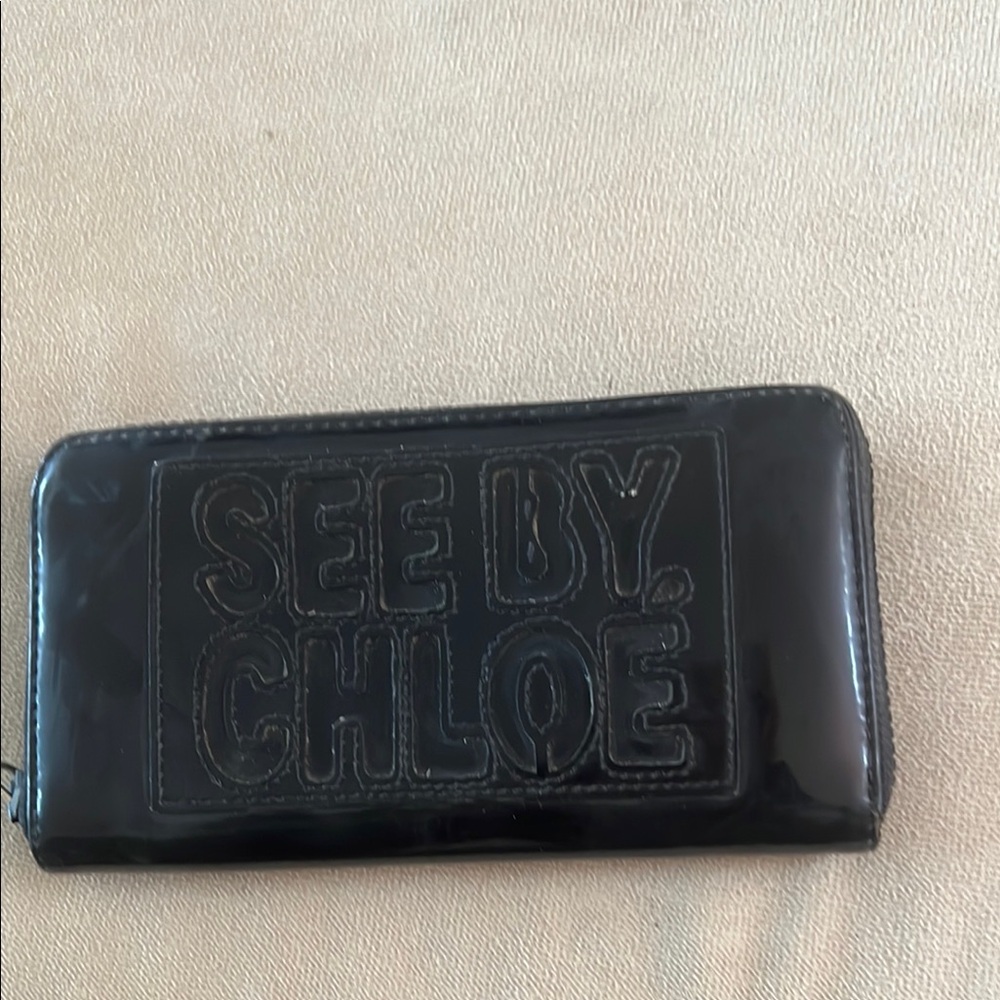 SeeBy Chloe Black Wallet.. really great !